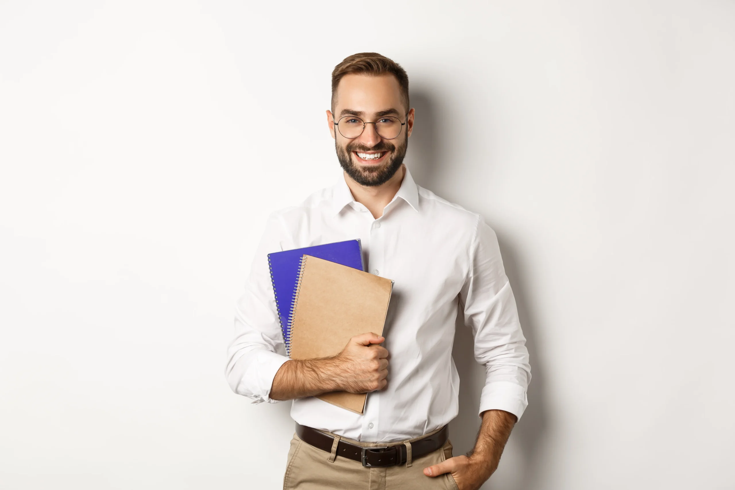hombre-guapo-joven-cuadernos-concepto-e-learning-cursos